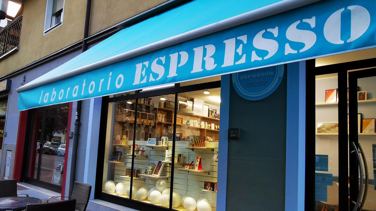 Gli esterni di Laboratorio Espresso, coffee shop a Bolzano, Alto Adige